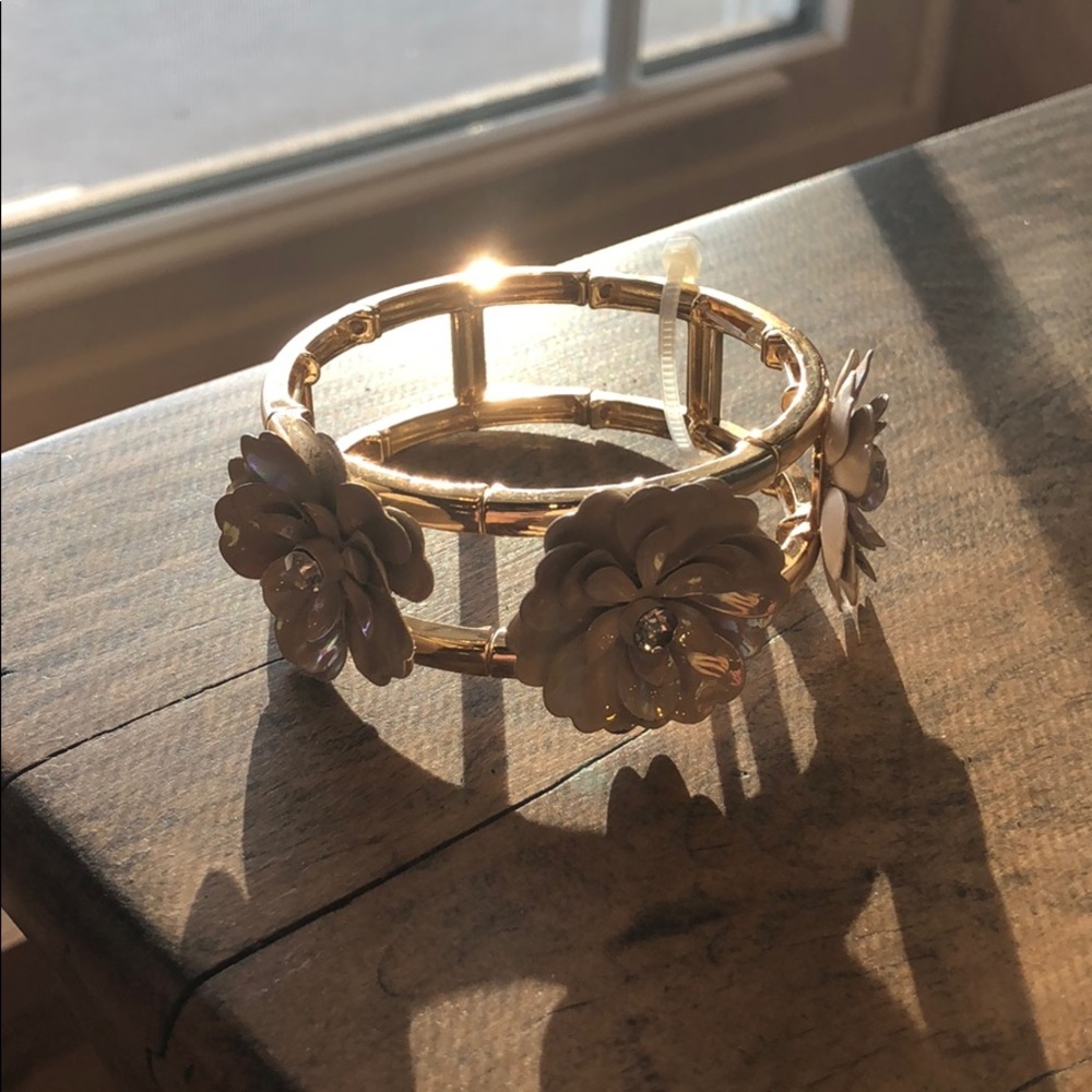 Gold flower brace